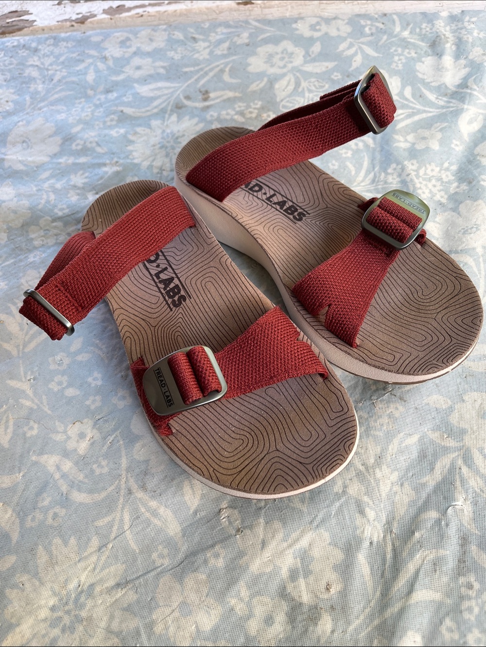 Like new condition Tread-Labs Salinas Slides